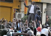 Sénégal : Youssou Ndour blessé à une jambe lors d'échauffourées à Dakar 