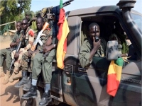 L'armée malienne accusée d'exactions, premiers "mouvements" de la force (…) 