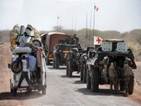 Mali : soldats français et tchadiens proches de la frontière algérienne 