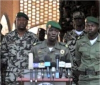 Mali : l'ex-junte dit avoir pris le dessus après des affrontements (…) 