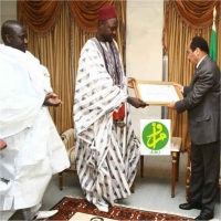 Le Président de la République reçoit un diplôme de reconnaissance des jeunes (…) 